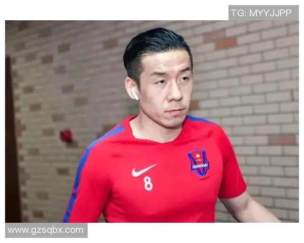 足球明星骂人背后的素质与职业形象对比分析