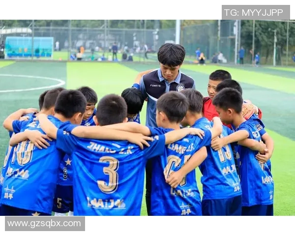 最强足球明星街头挑战极限技艺展现非凡球技与热血激情